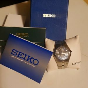 NEVER WORN!! SEIKO men's wrist watch.